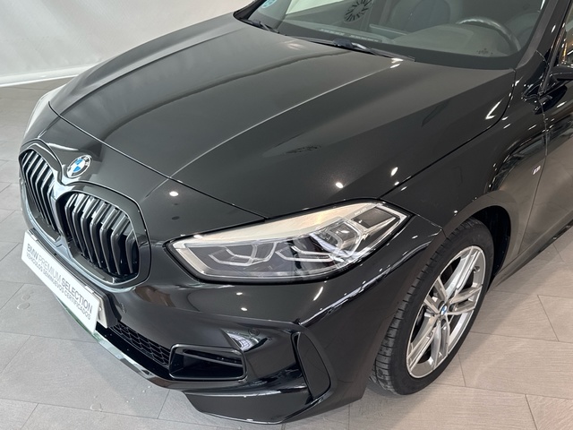 BMW Serie 1 118d color Negro. Año 2024. 110KW(150CV). Diésel. En concesionario Motor Gorbea de Álava