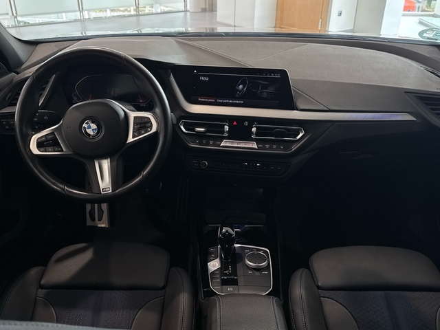 BMW Serie 1 118d color Negro. Año 2024. 110KW(150CV). Diésel. En concesionario Motor Gorbea de Álava