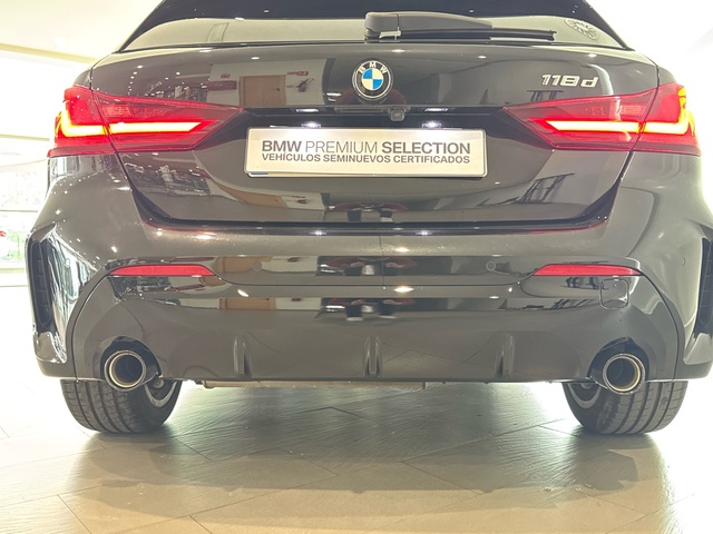 BMW Serie 1 118d color Negro. Año 2024. 110KW(150CV). Diésel. En concesionario Motor Gorbea de Álava