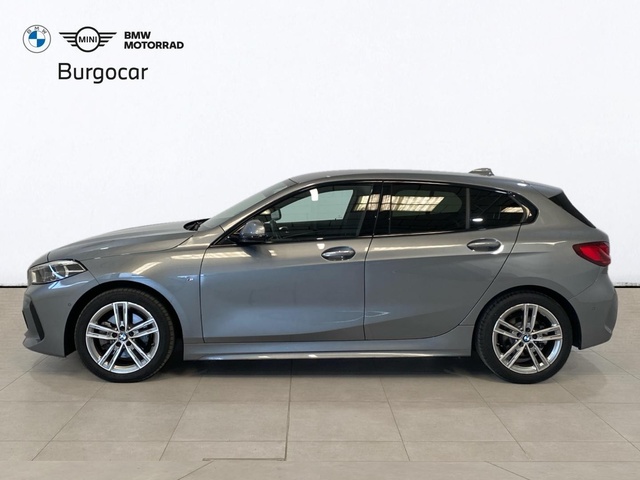 BMW Serie 1 118d color Gris. Año 2024. 110KW(150CV). Diésel. En concesionario Burgocar (Bmw y Mini) de Burgos