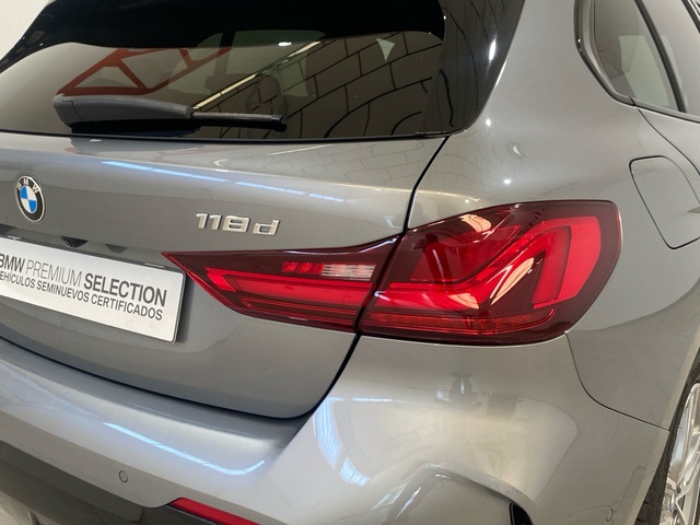 BMW Serie 1 118d color Gris. Año 2024. 110KW(150CV). Diésel. En concesionario Burgocar (Bmw y Mini) de Burgos