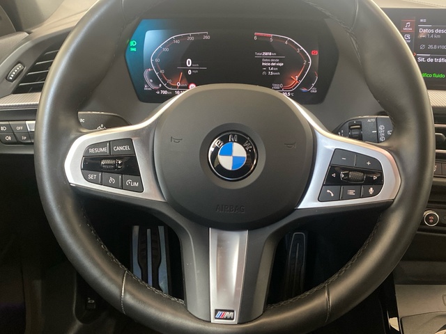 BMW Serie 1 118d color Gris. Año 2024. 110KW(150CV). Diésel. En concesionario Burgocar (Bmw y Mini) de Burgos