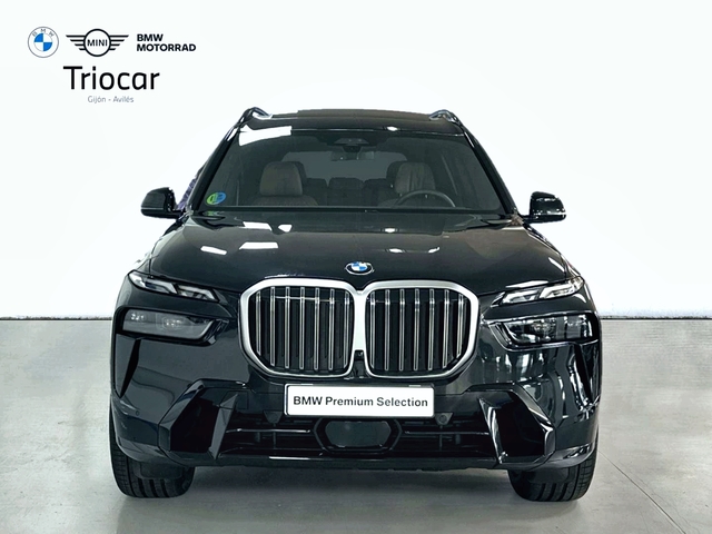 BMW X7 xDrive40d color Negro. Año 2025. 259KW(352CV). Diésel. En concesionario Triocar Gijón (Bmw y Mini) de Asturias