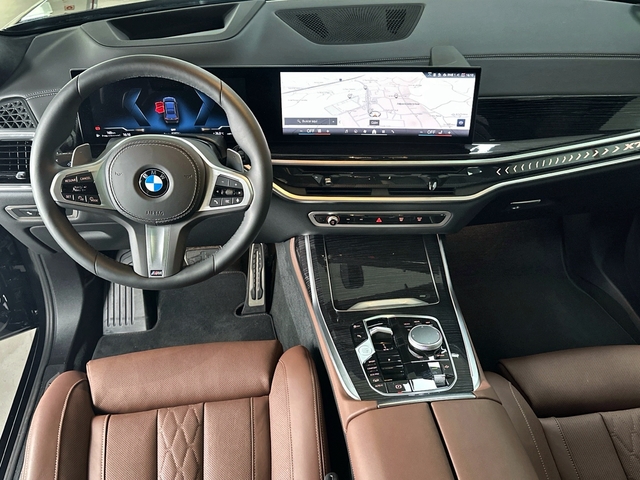 BMW X7 xDrive40d color Negro. Año 2025. 259KW(352CV). Diésel. En concesionario Triocar Gijón (Bmw y Mini) de Asturias