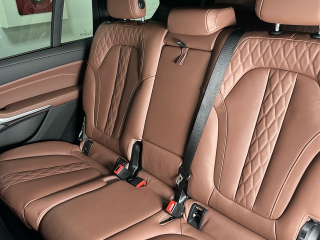BMW X7 xDrive40d color Negro. Año 2025. 259KW(352CV). Diésel. En concesionario Triocar Gijón (Bmw y Mini) de Asturias
