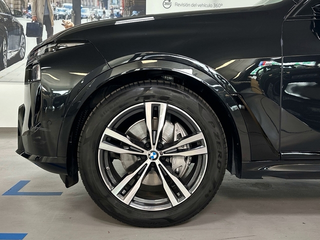 BMW X7 xDrive40d color Negro. Año 2025. 259KW(352CV). Diésel. En concesionario Triocar Gijón (Bmw y Mini) de Asturias