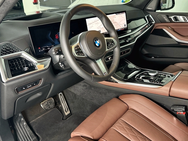 BMW X7 xDrive40d color Negro. Año 2025. 259KW(352CV). Diésel. En concesionario Triocar Gijón (Bmw y Mini) de Asturias