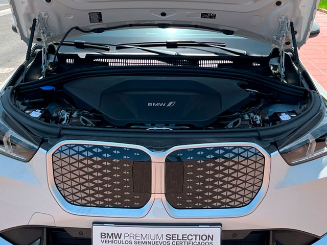 BMW iX1 xDrive30 color Blanco. Año 2025. 230KW(313CV). Eléctrico. En concesionario Murcia Premium S.L.  LORCA de Murcia