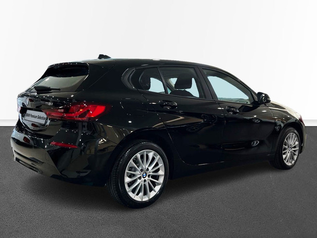 BMW Serie 1 118i color Negro. Año 2024. 103KW(140CV). Gasolina. En concesionario Murcia Premium S.L. AV DEL ROCIO de Murcia