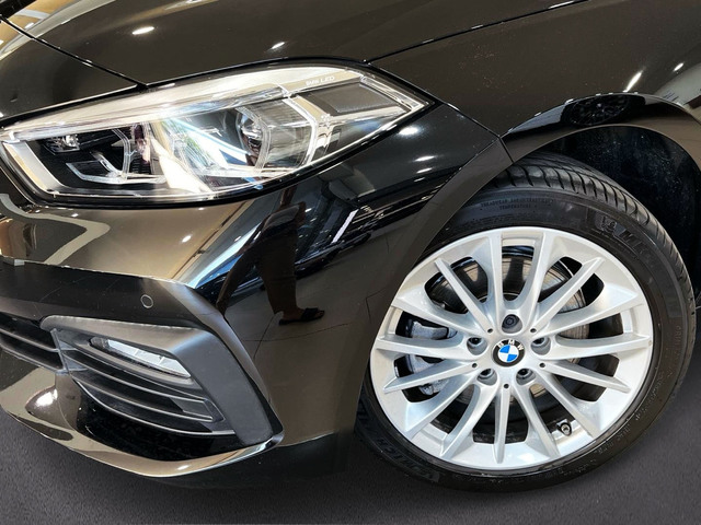 BMW Serie 1 118i color Negro. Año 2024. 103KW(140CV). Gasolina. En concesionario Murcia Premium S.L. AV DEL ROCIO de Murcia