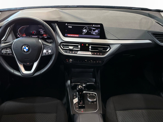 BMW Serie 1 118i color Negro. Año 2024. 103KW(140CV). Gasolina. En concesionario Murcia Premium S.L. AV DEL ROCIO de Murcia