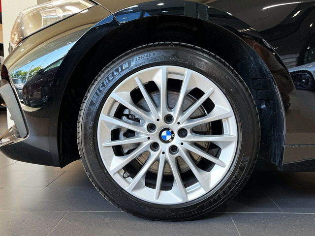 BMW Serie 1 118i color Negro. Año 2024. 103KW(140CV). Gasolina. En concesionario Murcia Premium S.L. AV DEL ROCIO de Murcia