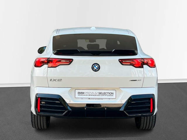 BMW iX2 xDrive30 color Blanco. Año 2025. 230KW(313CV). Eléctrico. En concesionario MURCIA PREMIUM S.L. JUAN CARLOS I de Murcia