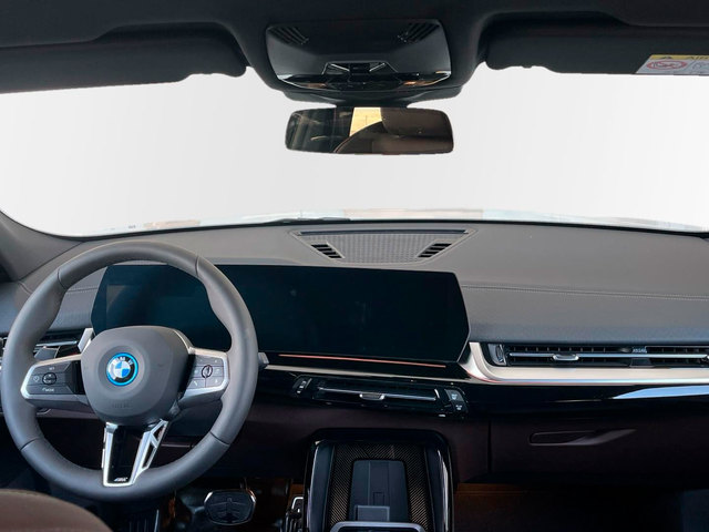 BMW iX2 xDrive30 color Blanco. Año 2025. 230KW(313CV). Eléctrico. En concesionario Murcia Premium S.L. AV DEL ROCIO de Murcia