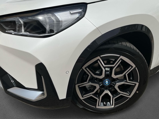 BMW iX1 xDrive30 color Blanco. Año 2025. 230KW(313CV). Eléctrico. En concesionario Murcia Premium S.L. AV DEL ROCIO de Murcia