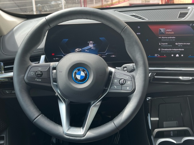 BMW iX1 xDrive30 color Blanco. Año 2025. 230KW(313CV). Eléctrico. En concesionario Murcia Premium S.L. AV DEL ROCIO de Murcia