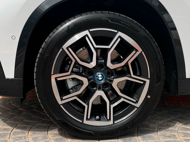BMW iX1 xDrive30 color Blanco. Año 2025. 230KW(313CV). Eléctrico. En concesionario Murcia Premium S.L. AV DEL ROCIO de Murcia