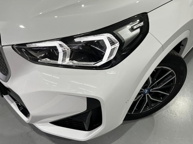 BMW iX1 eDrive20 color Blanco. Año 2025. 150KW(204CV). Eléctrico. En concesionario Unicars Ponent de Lleida