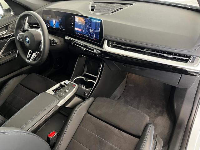 BMW iX1 eDrive20 color Blanco. Año 2025. 150KW(204CV). Eléctrico. En concesionario Unicars Ponent de Lleida