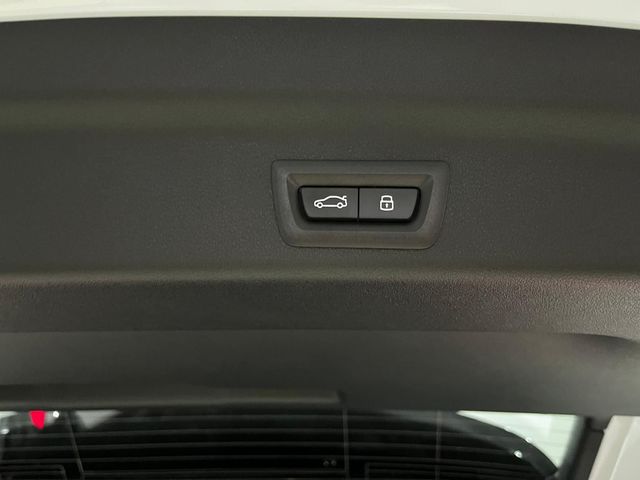 BMW iX1 eDrive20 color Blanco. Año 2025. 150KW(204CV). Eléctrico. En concesionario Unicars Ponent de Lleida