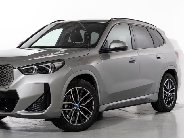 BMW iX1 eDrive20 color Gris Plata. Año 2025. 150KW(204CV). Eléctrico. En concesionario Oliva Motor Girona de Girona
