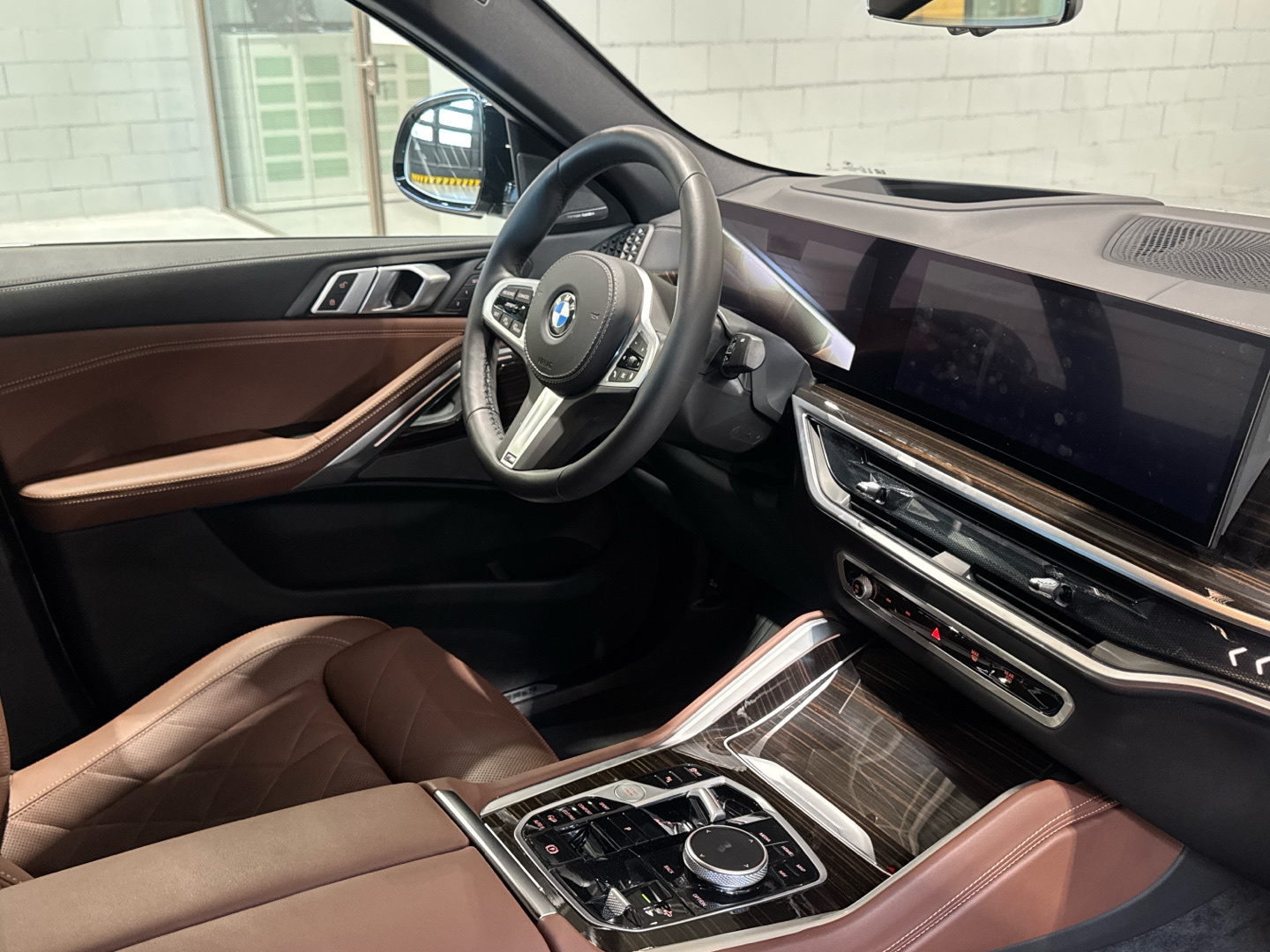 BMW X6 xDrive30d color Gris. Año 2025. 210KW(286CV). Diésel. En concesionario BYmyCAR Madrid - Algete de Madrid