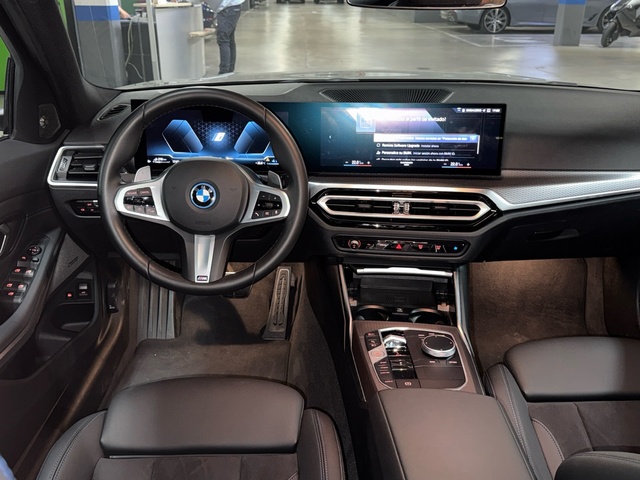 BMW Serie 3 320e Touring color Negro. Año 2025. 150KW(204CV). Híbrido Electro/Gasolina. En concesionario BYmyCAR Madrid - Algete de Madrid