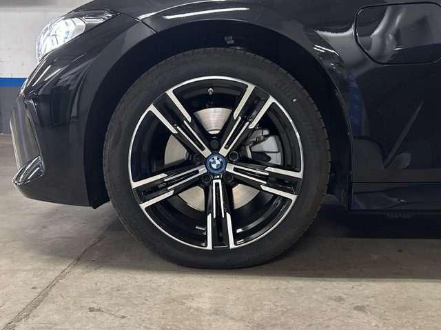 BMW Serie 3 320e Touring color Negro. Año 2025. 150KW(204CV). Híbrido Electro/Gasolina. En concesionario BYmyCAR Madrid - Algete de Madrid