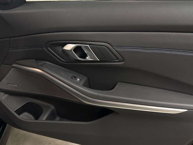 BMW Serie 3 320e Touring color Negro. Año 2025. 150KW(204CV). Híbrido Electro/Gasolina. En concesionario BYmyCAR Madrid - Algete de Madrid