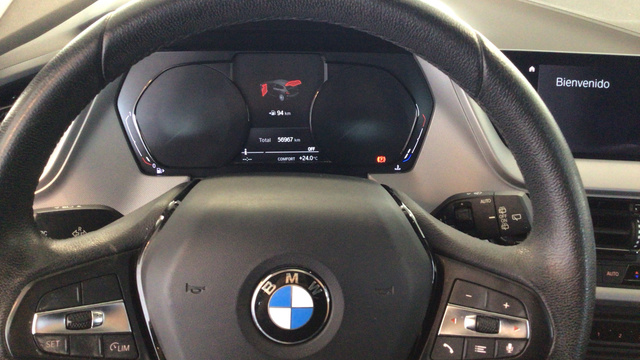 BMW Serie 1 118i color Blanco. Año 2020. 103KW(140CV). Gasolina. En concesionario BYmyCAR Madrid - Alcalá de Madrid