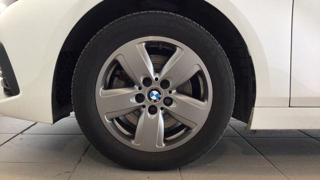 BMW Serie 1 118i color Blanco. Año 2020. 103KW(140CV). Gasolina. En concesionario BYmyCAR Madrid - Alcalá de Madrid