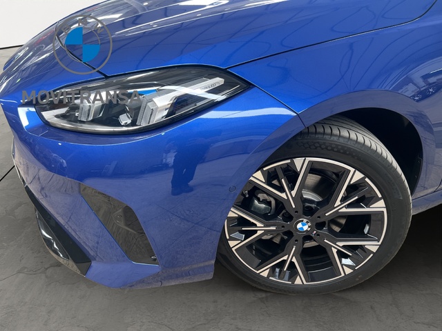 BMW Serie 1 120d color Azul. Año 2025. 120KW(163CV). Híbrido Electro/Diesel. En concesionario Movitransa Cars Jerez de Cádiz