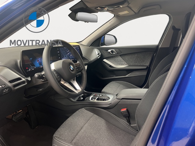 BMW Serie 1 120d color Azul. Año 2025. 120KW(163CV). Híbrido Electro/Diesel. En concesionario Movitransa Cars Jerez de Cádiz
