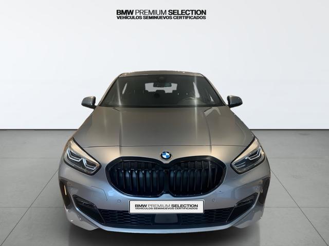 BMW Serie 1 118d color Gris. Año 2024. 110KW(150CV). Diésel. En concesionario Automotor Premium Velázquez - Málaga de Málaga