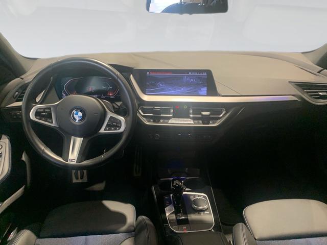 BMW Serie 1 118d color Gris. Año 2024. 110KW(150CV). Diésel. En concesionario Automotor Premium Velázquez - Málaga de Málaga