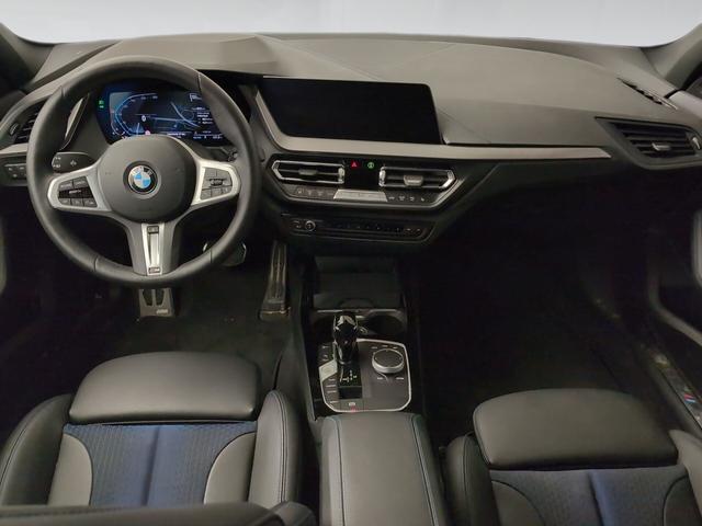 BMW Serie 1 118i color Gris. Año 2024. 103KW(140CV). Gasolina. En concesionario Automotor Premium Viso - Málaga de Málaga