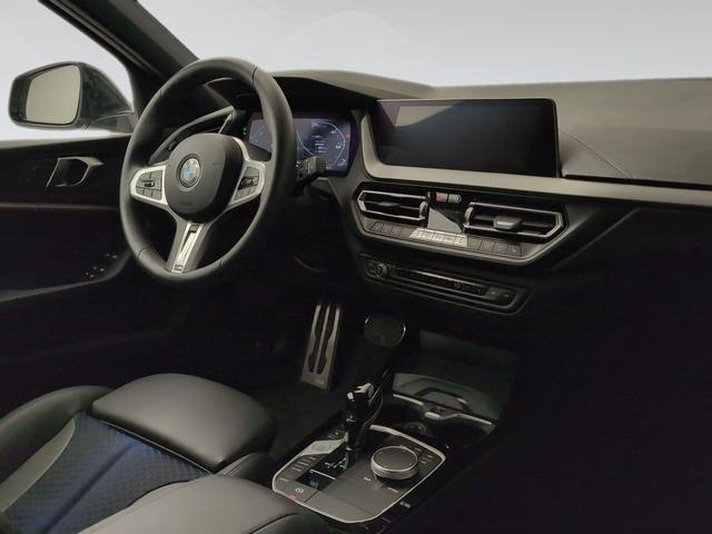 BMW Serie 1 118i color Gris. Año 2024. 103KW(140CV). Gasolina. En concesionario Automotor Premium Viso - Málaga de Málaga