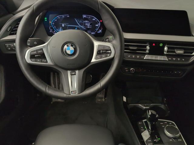BMW Serie 1 118i color Gris. Año 2024. 103KW(140CV). Gasolina. En concesionario Automotor Premium Viso - Málaga de Málaga
