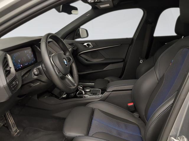 BMW Serie 1 118i color Gris. Año 2024. 103KW(140CV). Gasolina. En concesionario Automotor Premium Viso - Málaga de Málaga