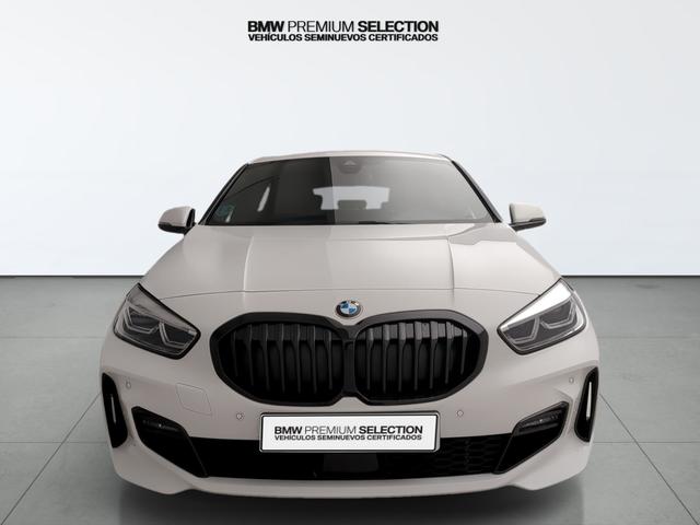 BMW Serie 1 118d color Blanco. Año 2024. 110KW(150CV). Diésel. En concesionario Automotor Premium Velázquez - Málaga de Málaga