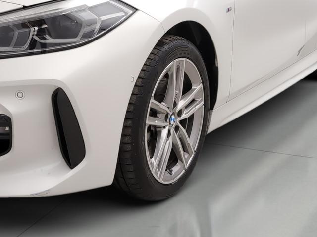 BMW Serie 1 118d color Blanco. Año 2024. 110KW(150CV). Diésel. En concesionario Automotor Premium Velázquez - Málaga de Málaga