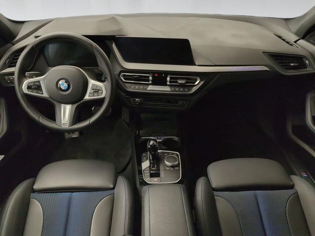 BMW Serie 1 118d color Blanco. Año 2024. 110KW(150CV). Diésel. En concesionario Automotor Premium Velázquez - Málaga de Málaga