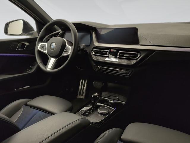 BMW Serie 1 118d color Blanco. Año 2024. 110KW(150CV). Diésel. En concesionario Automotor Premium Velázquez - Málaga de Málaga