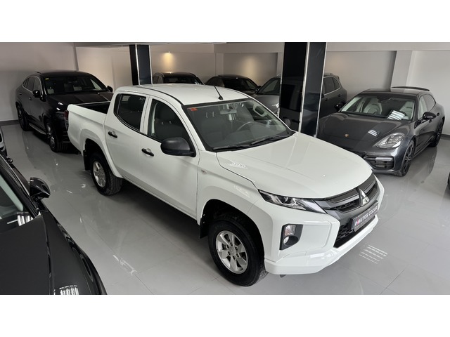 Mitsubishi L200 220 DI-D Doble Cabina M-Pro 110 kW (150 CV)