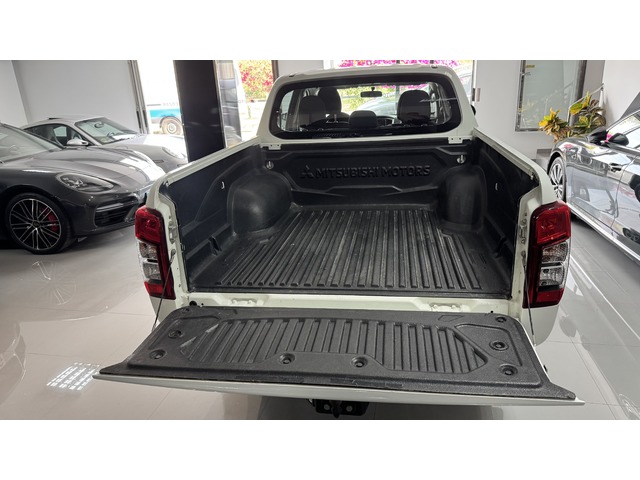 Mitsubishi L200 220 DI-D Doble Cabina M-Pro 110 kW (150 CV)