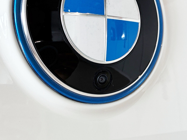 BMW iX xDrive40 color Blanco. Año 2023. 240KW(326CV). Eléctrico. En concesionario BMW Marcos Automoción de Valencia