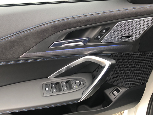 BMW X2 M35i color Blanco. Año 2025. 221KW(300CV). Gasolina. En concesionario Vehinter Getafe de Madrid