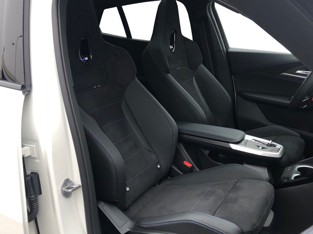 BMW X2 M35i color Blanco. Año 2025. 221KW(300CV). Gasolina. En concesionario Vehinter Getafe de Madrid