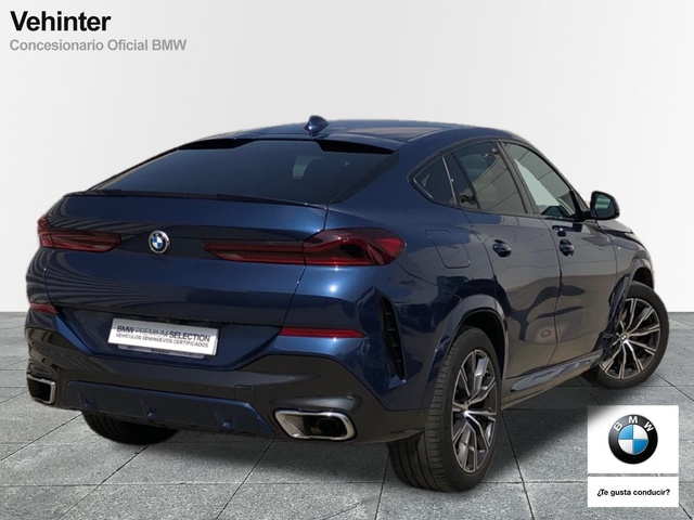 BMW X6 xDrive30d color Marrón. Año 2022. 210KW(286CV). Diésel. En concesionario Momentum S.A. de Madrid