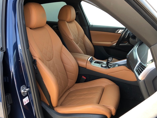 BMW X6 xDrive30d color Marrón. Año 2022. 210KW(286CV). Diésel. En concesionario Momentum S.A. de Madrid